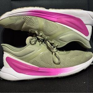 Lululemon Blissfeel athletic running shoes / sneakers in Olive & Pink, size 8.5